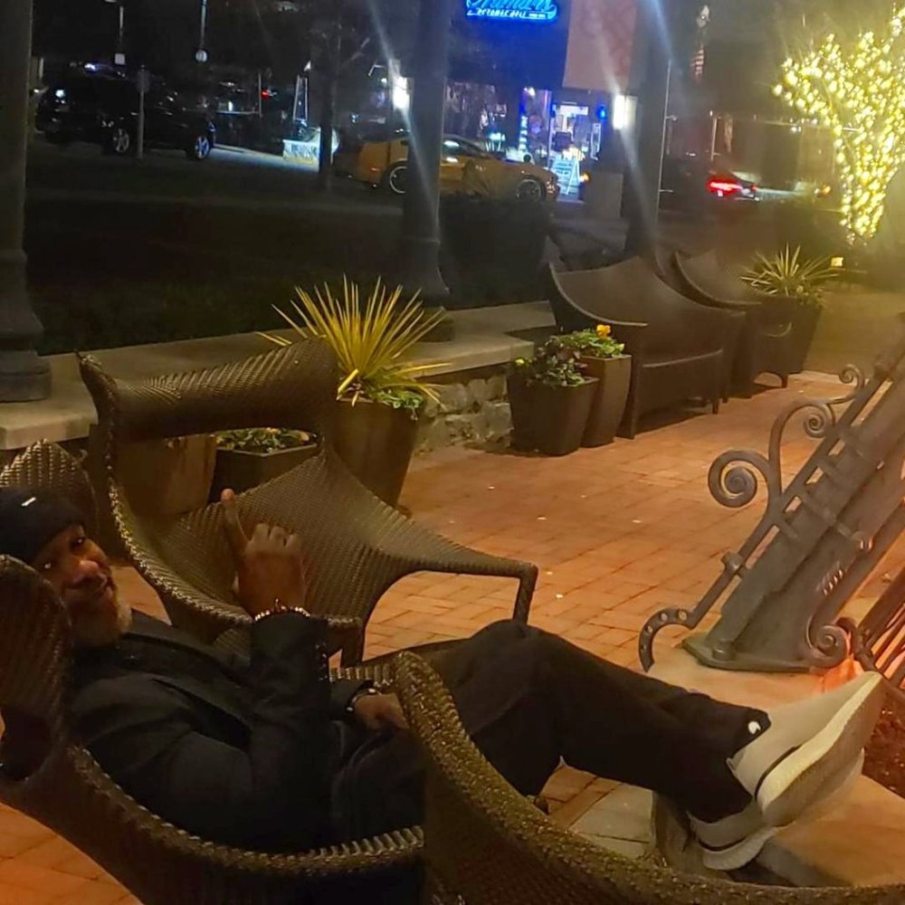 Meet your Posher, Yves